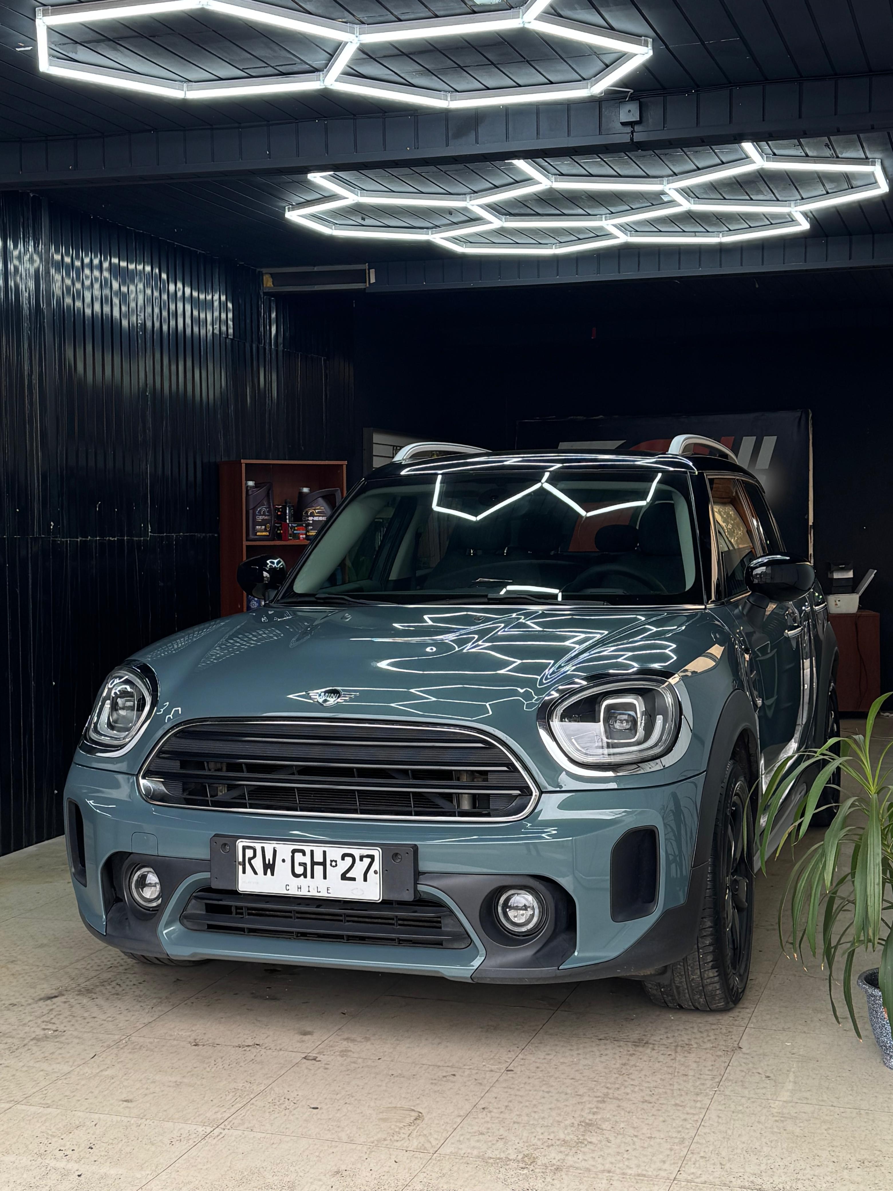Detallado y pulido profesional de carrocería Mini Cooper