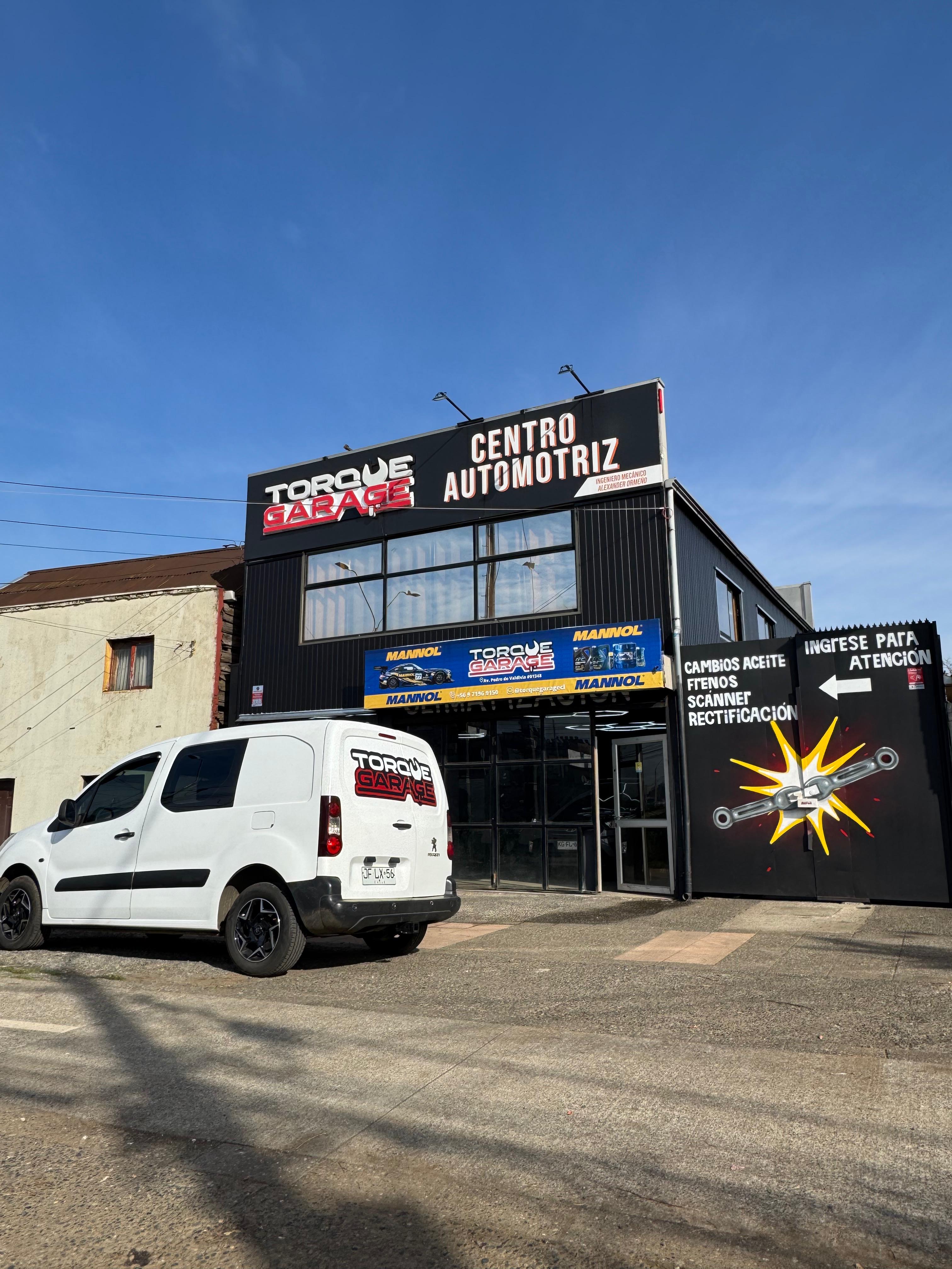 Fachada exterior del centro automotriz Torque Garage en Temuco
