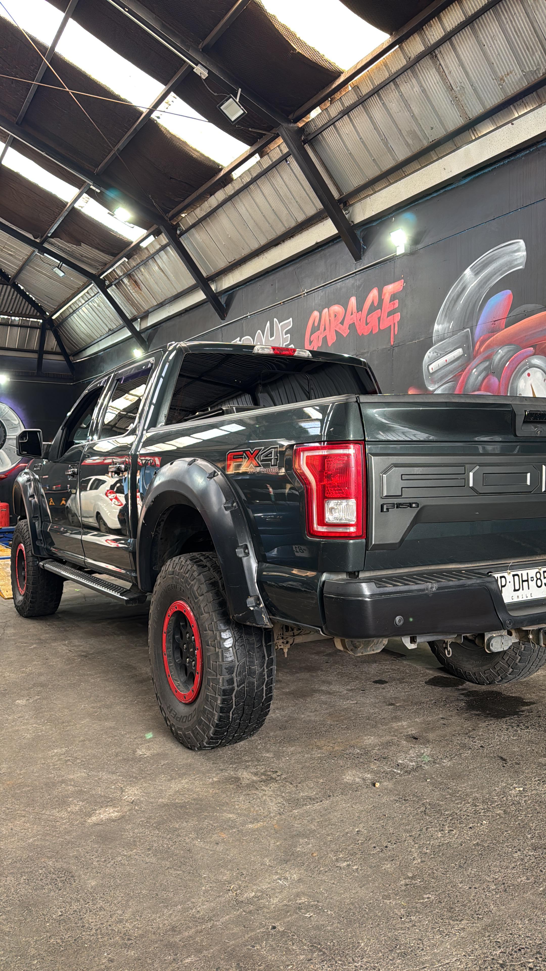 Camioneta Ford Ford Raptor personalizada en Torque Garage